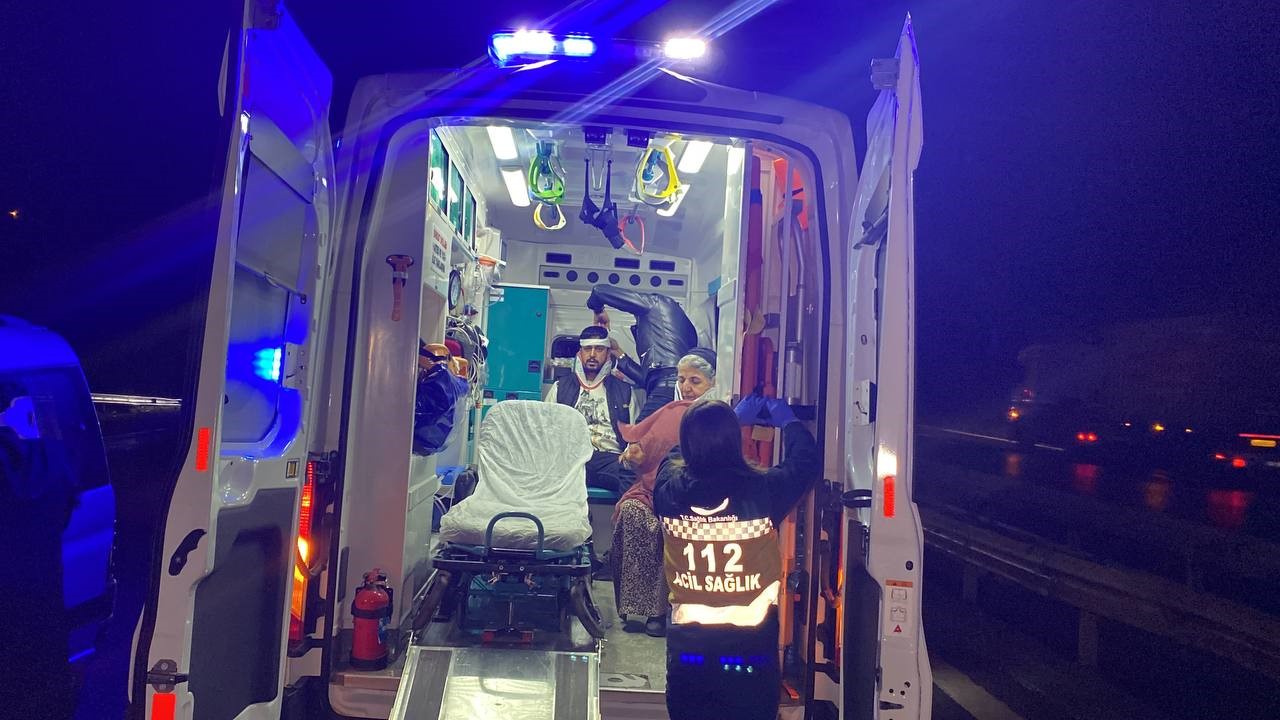 Kocaeli ’de birçok araç kazaya karıştı: Çok sayıda yaralı var