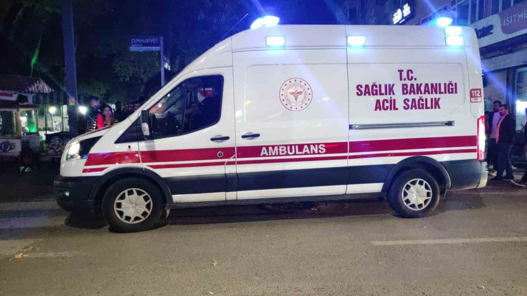 Kocaeli ’de iki grup arasında kavga: 23 yaşındaki genç göğsünden bıçaklandı