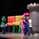 super-mario-ve-ihtiyar-kedi-cocuklarin-yuzunu-guldurdu