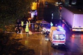 16 yaşındaki sürücünün kullandığı minibüs ağaca çarptı: 3 ölü, 4 yaralı