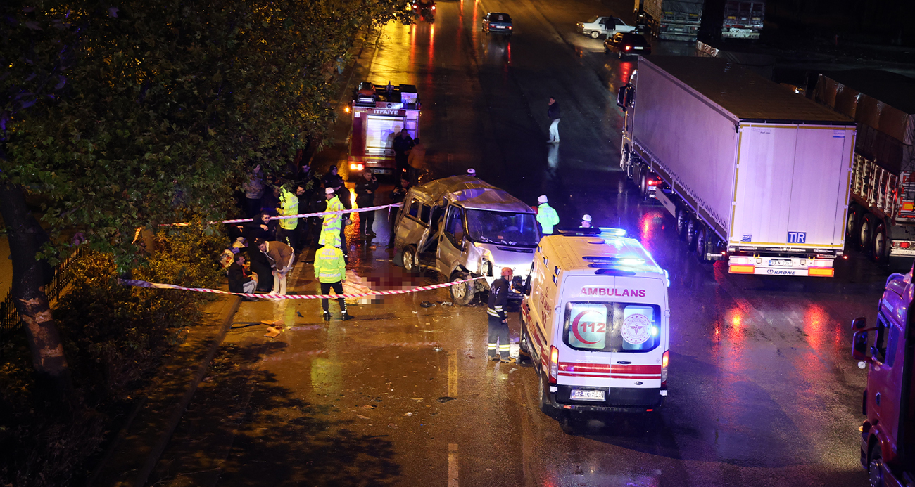 16 yaşındaki sürücünün kullandığı minibüs ağaca çarptı: 3 ölü, 4 yaralı