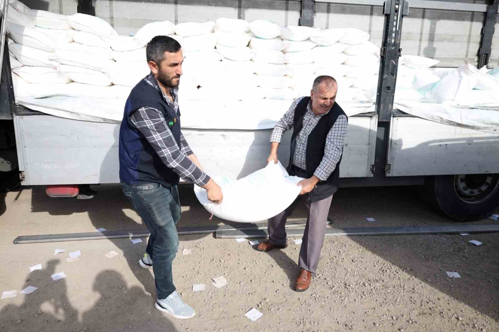 Arı kovanına şeker desteği