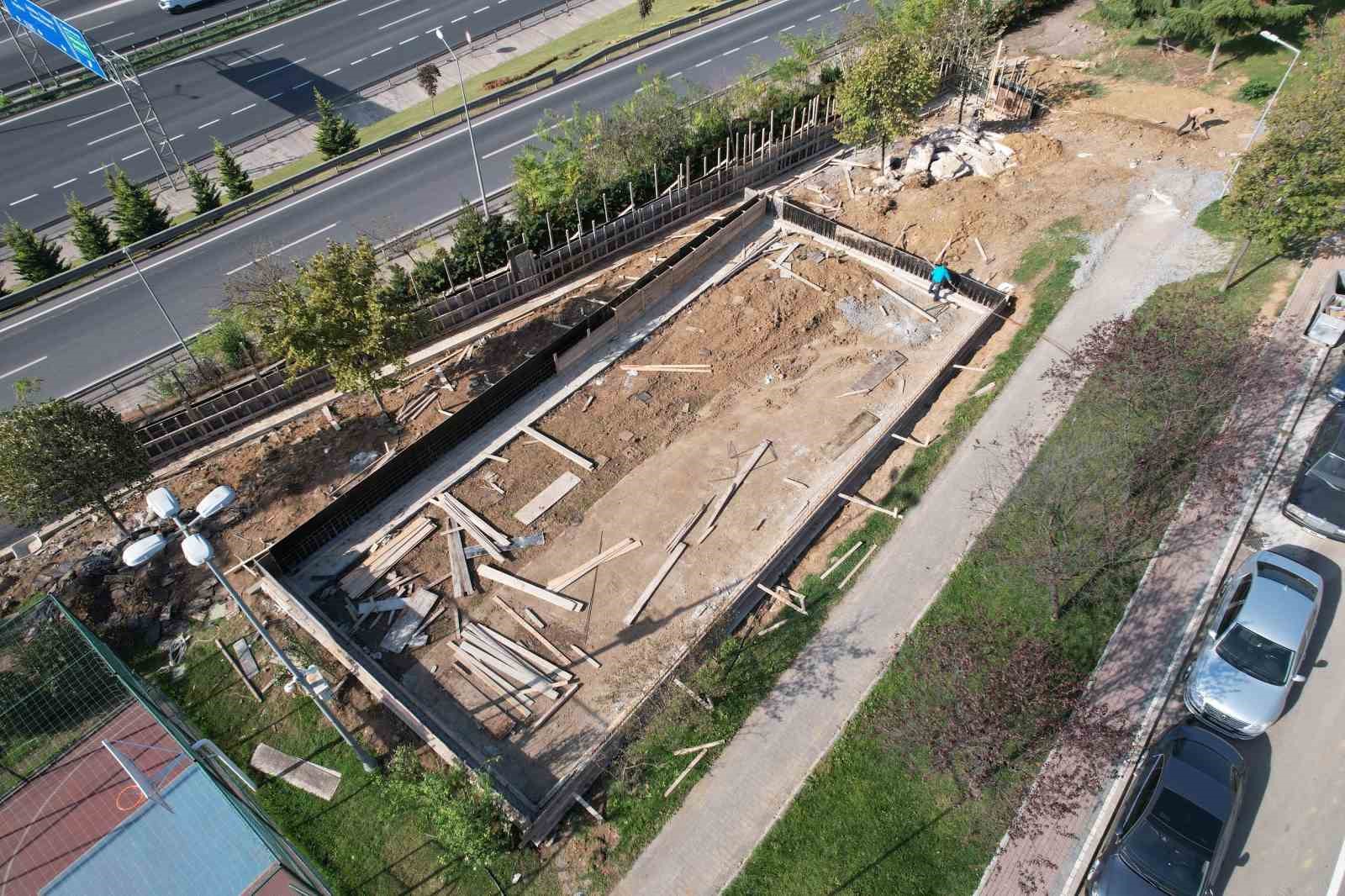 Çayırova ’da halı saha mesaisi