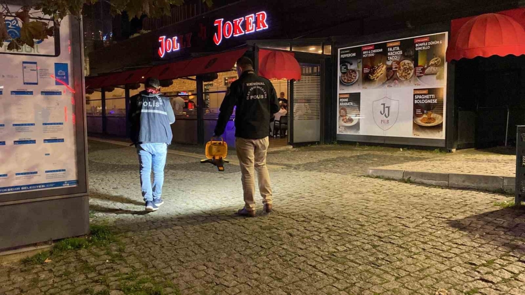Derya Bedavacı ’nın sahne aldığı eğlence mekanına silahlı saldırı