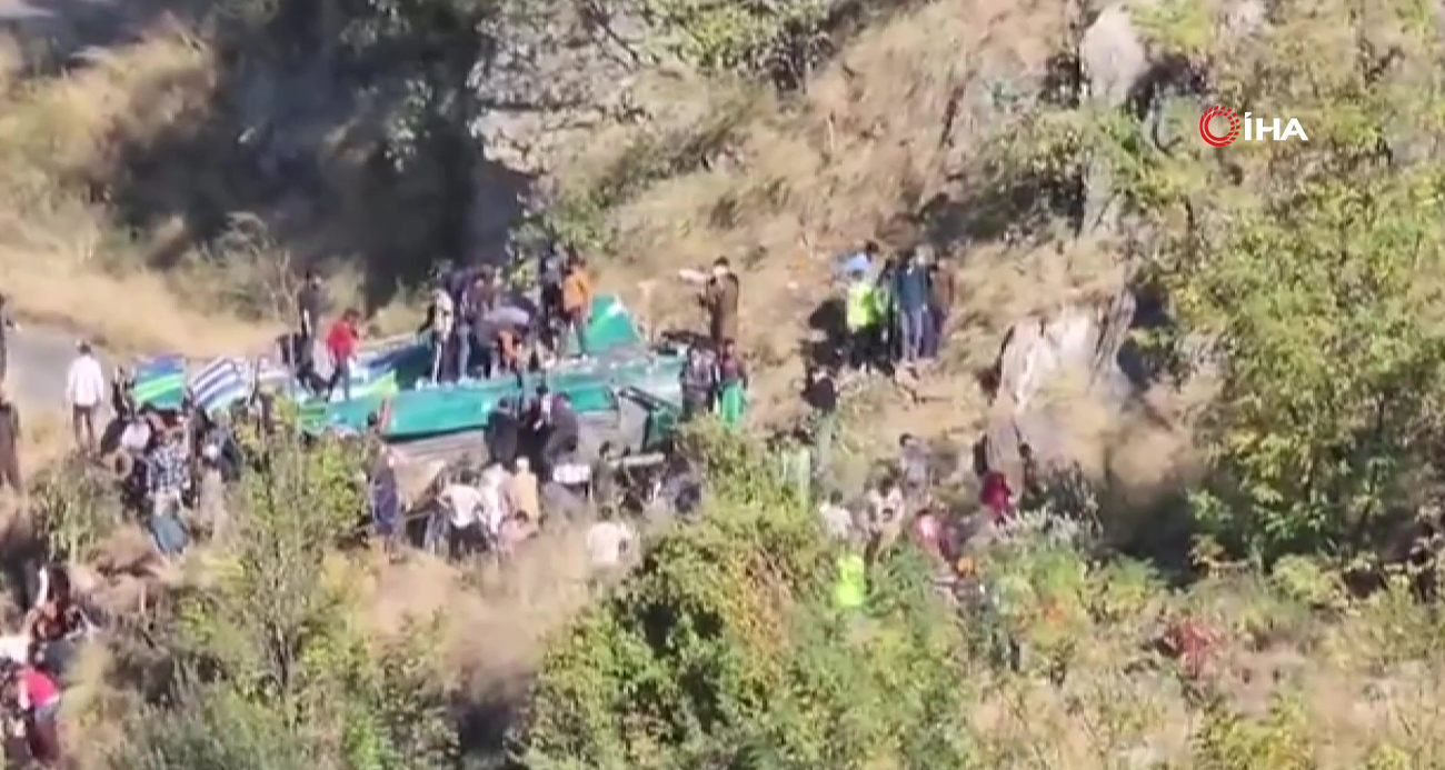Hindistan ’da yolcu otobüsü şarampole yuvarlandı: 36 ölü, 19 yaralı