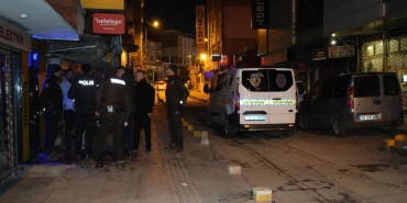 Husumetlisinden kaçarken canından oluyordu: Çatıdan çatıya atlarken 3. kattan düştü