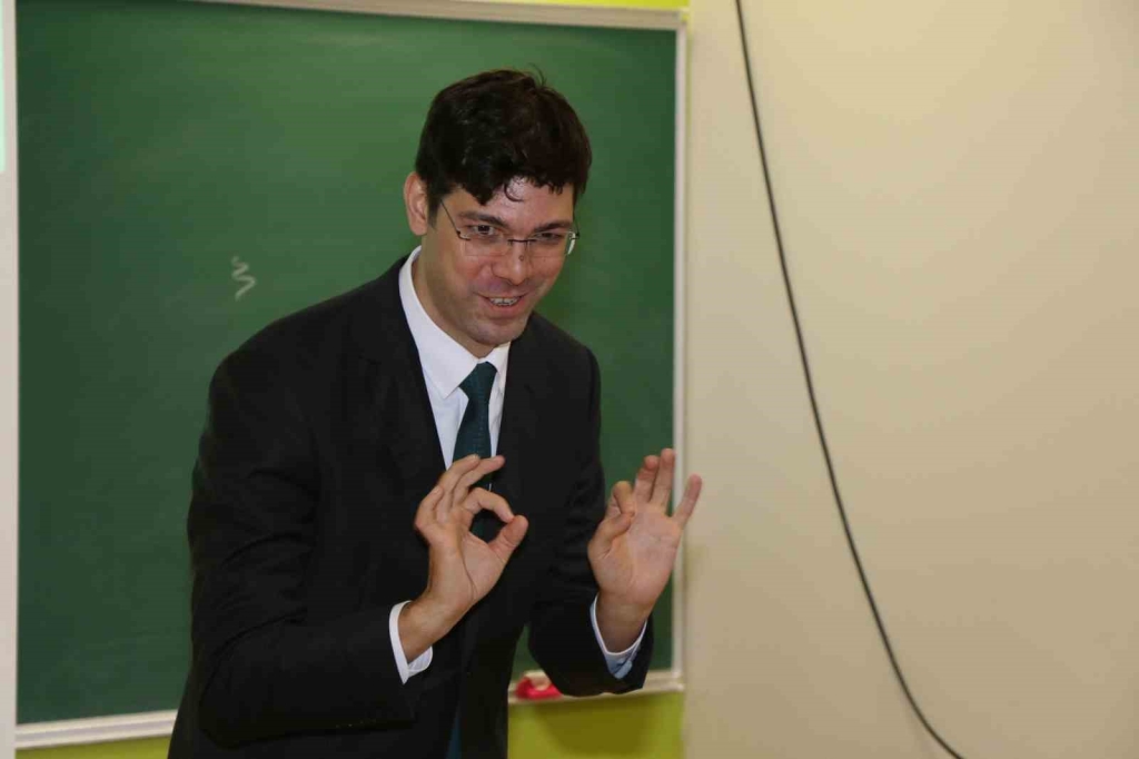 İşitme engelli birey Türkiye ’de ilki gerçekleştirdi