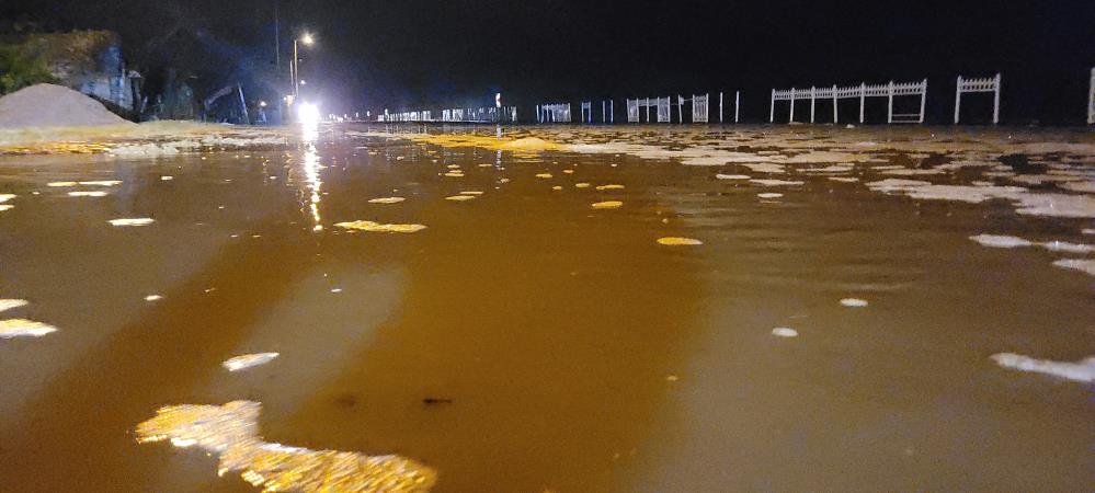 Kastamonu ’da deniz kara ile birleşti, yol su altında kaldı
