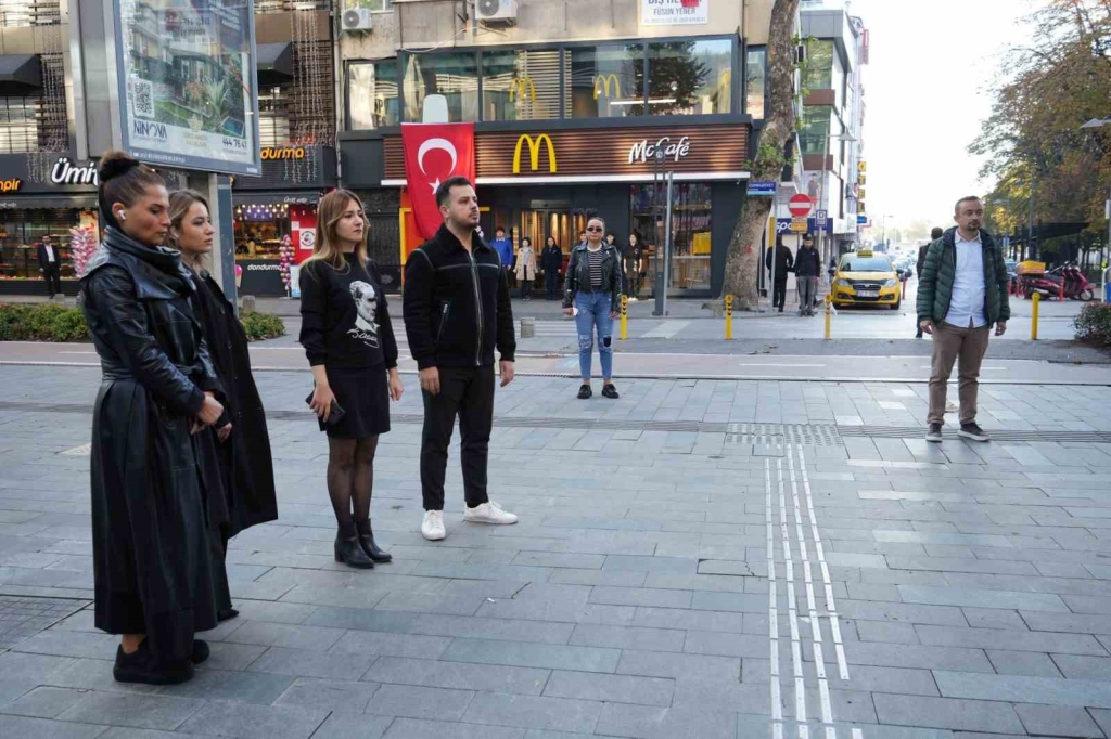 Kocaeli ’de Ata ’ya saygı duruşu