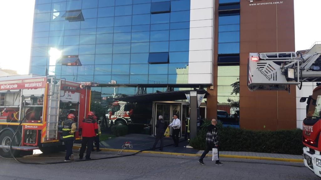 Kocaeli ’de Deniz Ticaret Odası ’nda yangın paniği