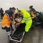 kuzey-marmara-otoyolu-nda-luks-otomobil-tira-carpti-2-si-agir-3-yarali