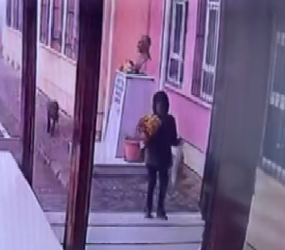 Minik öğrenci Atatürk ’ün Öğretmenler Günü ’nü böyle kutladı