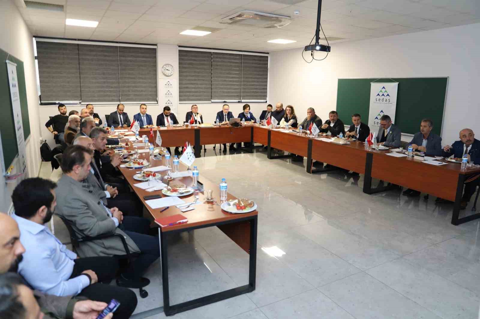 SEDAŞ ’ın çalışmaları muhtarlara anlatıldı