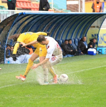 TFF 2. Lig: Belediye Derincespor: 2 - İnegölspor: 1