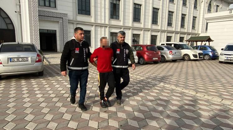 Akrabasını göğsünden bıçaklayarak öldüren zanlı: 