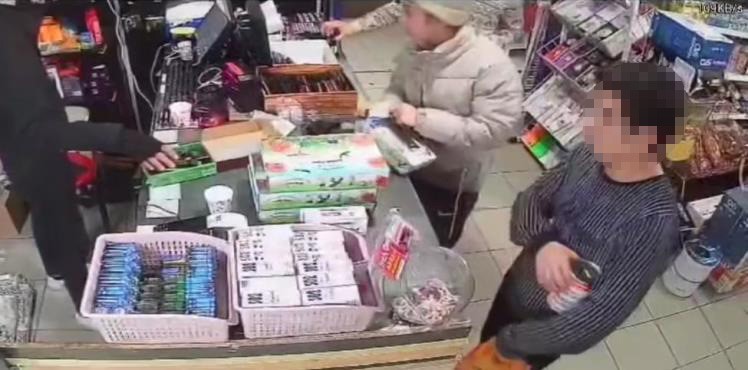 Aynı yöntemle 2 fırın ve marketten SMA hastası çocuğun kumbarasını çaldılar