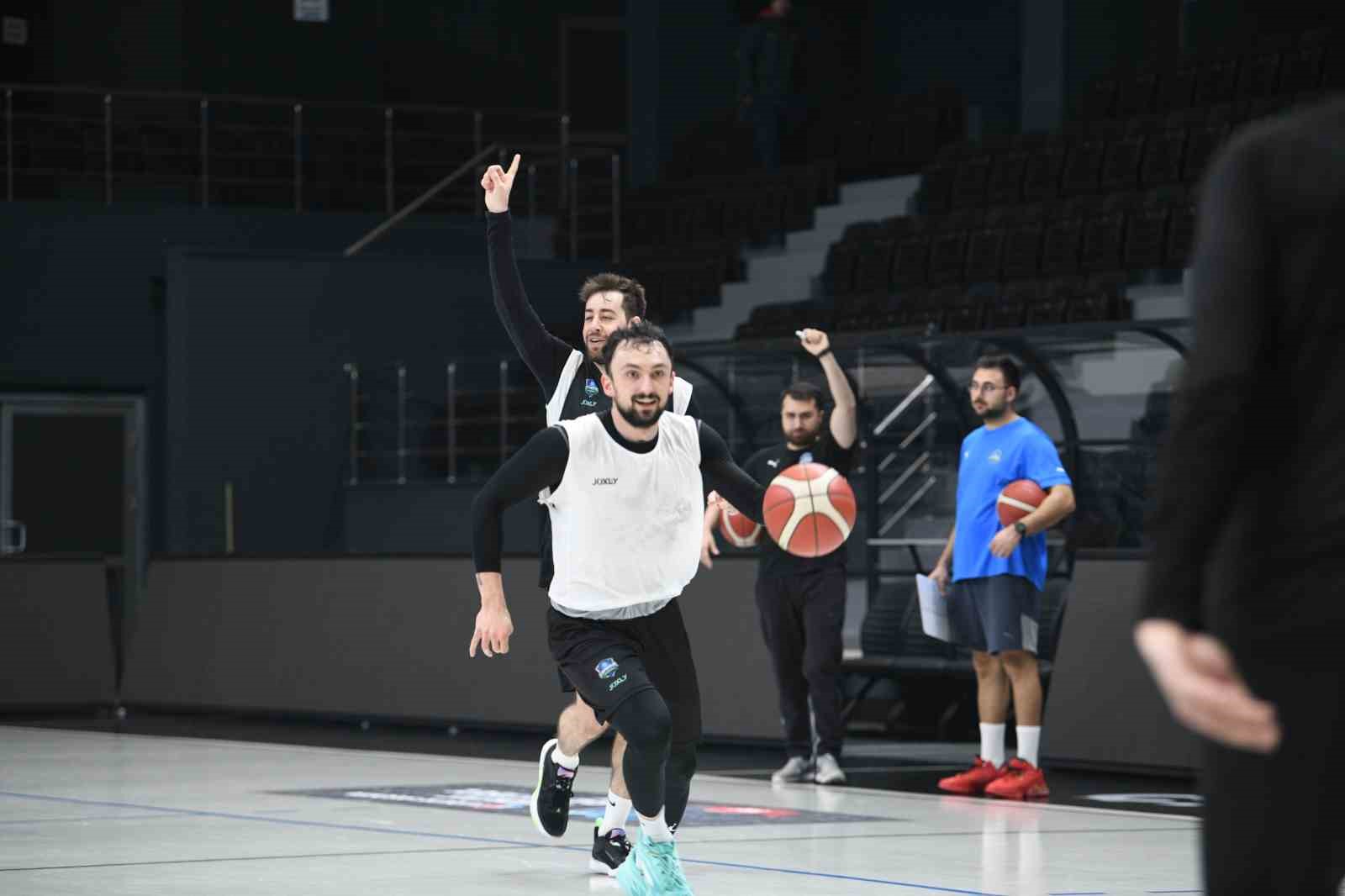 Çayırova Belediyesi ’nin rakibi Bornova Belediye KSK