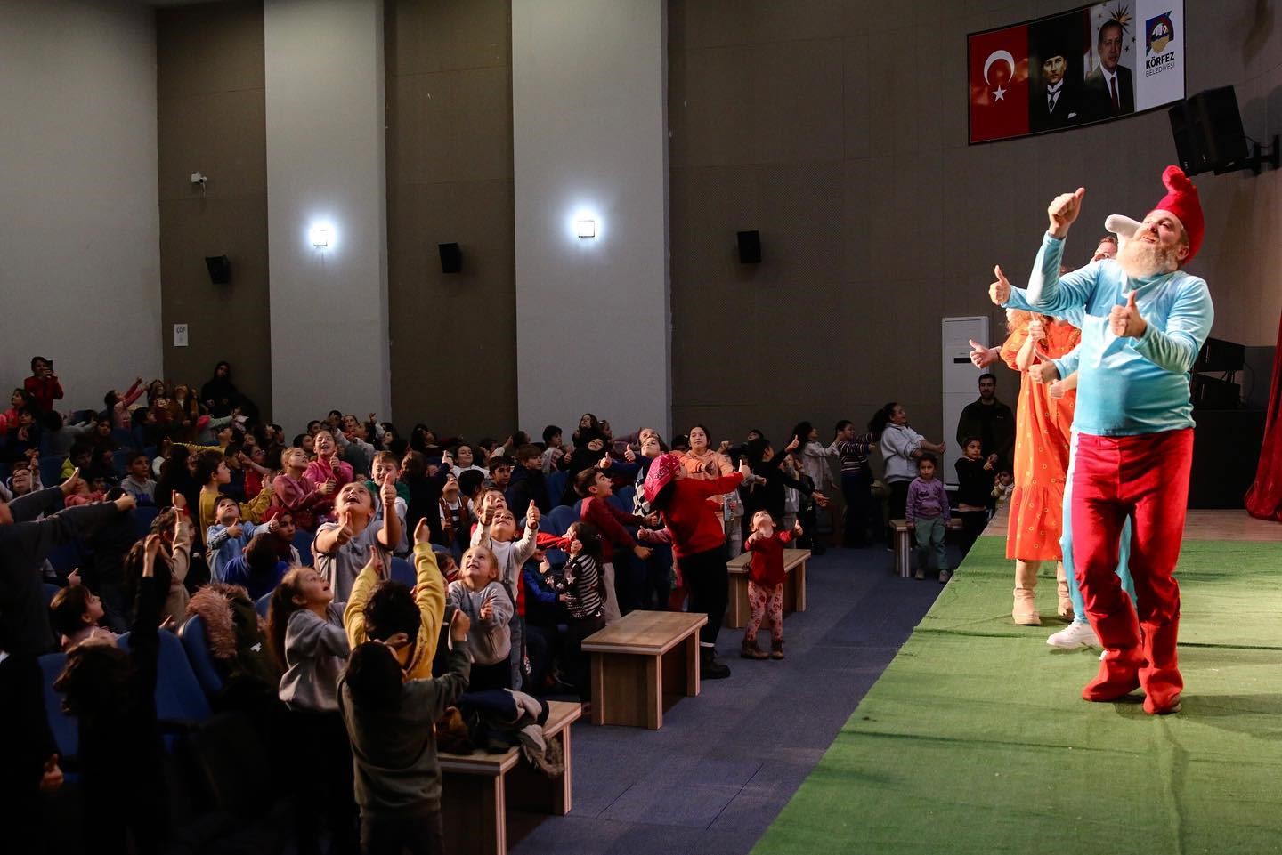 Çocuklar "Çok Şirin Hikaye" ile doyasıya eğlendi