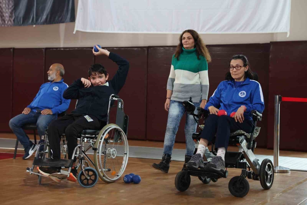 Derince ’de bocce turnuvası düzenlendi