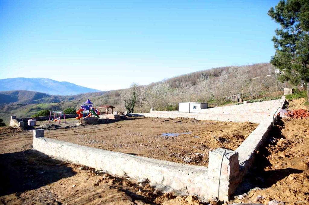 Eşme Ahmediye ’ye futbol sahası