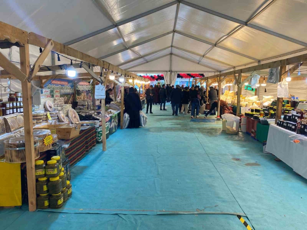 Gazze ve Kastamonu ’da yanan köy için hayır panayırı kurdular