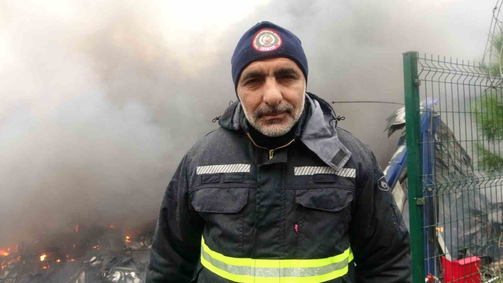 Kocaeli ’de lojistik deposunda çıkan yangın 8 saate kontrol altına alındı