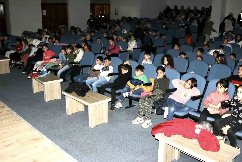 Körfez ’de çocuklar sinemayla buluştu