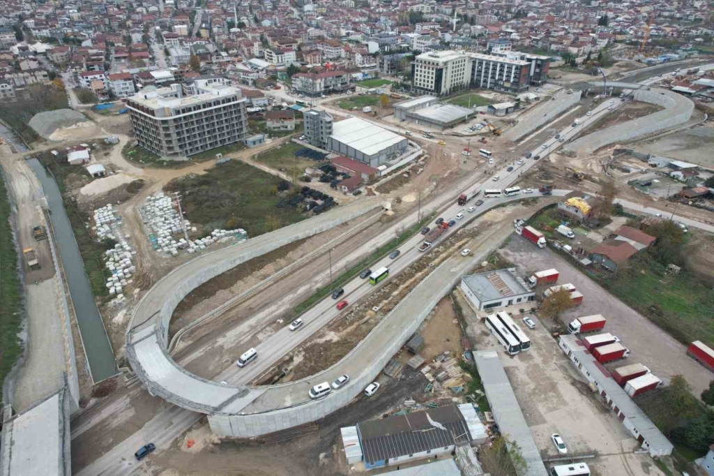 Yeşilova Solaklar Kavşağında 5 köprüden 4 ’ü tamam