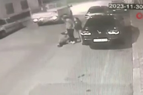 Yolda yürüyen kadına kamyonetin kapağı çarptı