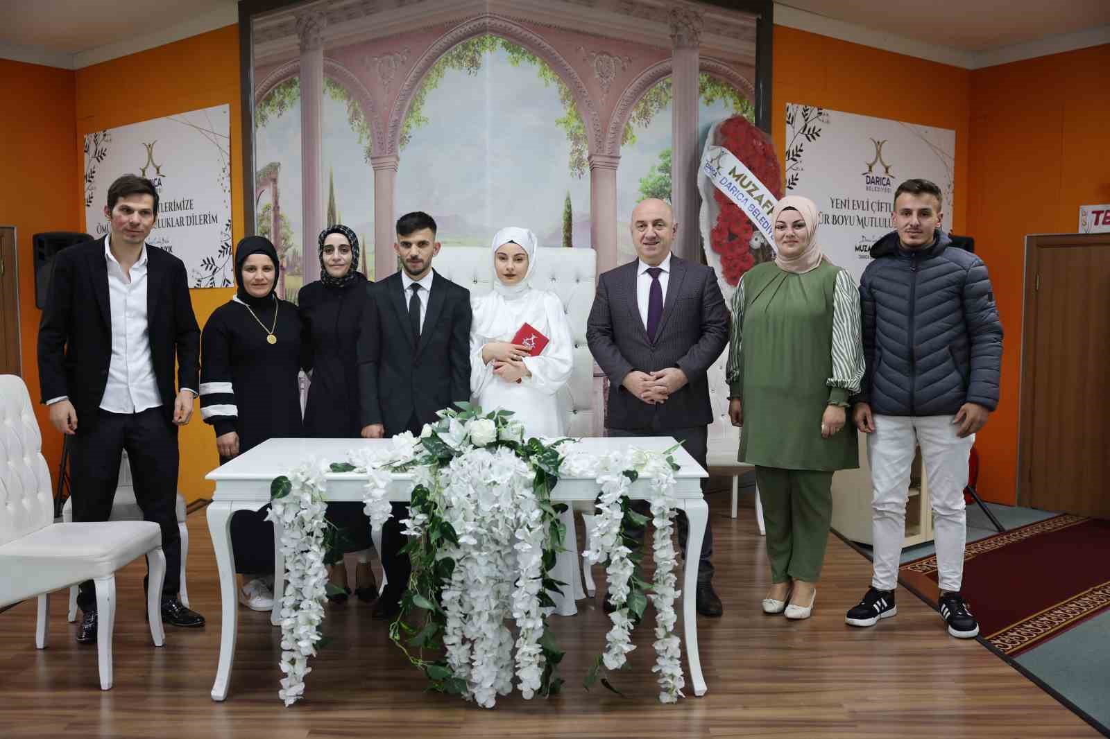 Darıca ’da yeni yılın ilk nikahı kıyıldı