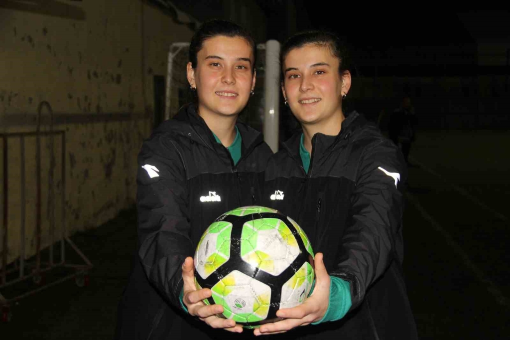 Tek yumurta ikizi kadın futbolcular: Attığı goller, gördüğü kartlar bile karıştırılıyor