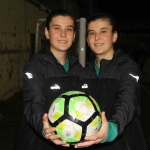 tek-yumurta-ikizi-kadin-futbolcular-attigi-goller-gordugu-kartlar-bile-karistiriliyor