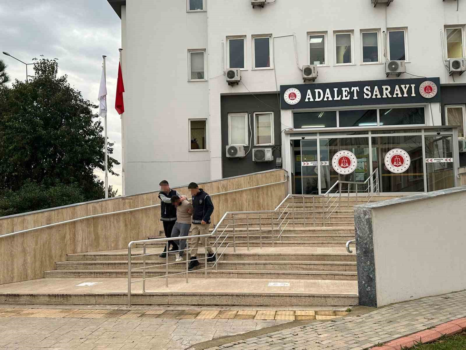 TEM ’de göçmenleri taşıyan aracın karıştığı kazada 1 tutuklama