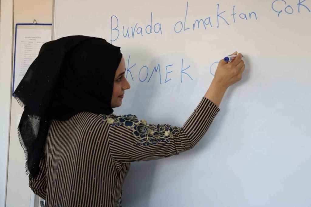 KO-MEK ’te Türkçe öğreniyorlar