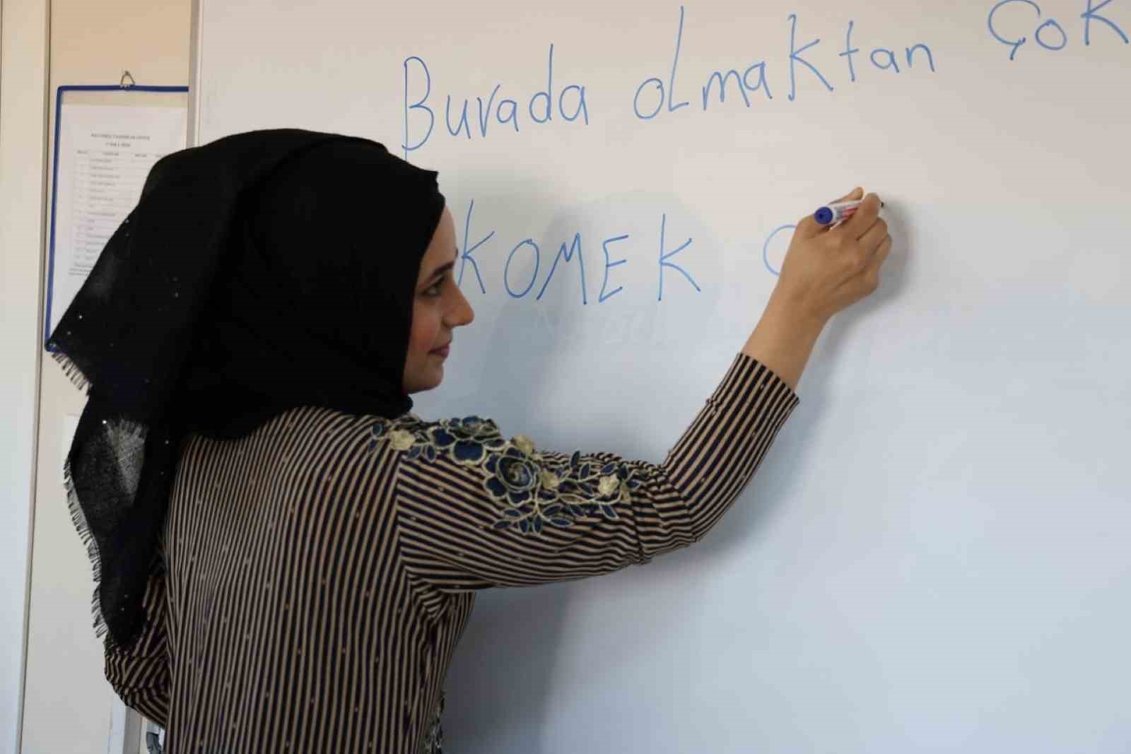 KO-MEK ’te Türkçe öğreniyorlar