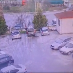 yolun-karsisina-gecmek-istedi-agir-yaralandi-o-anlar-kamerada