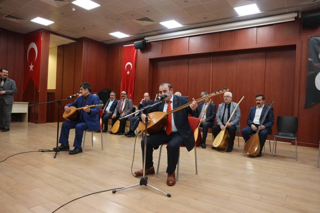 Asırlık çınarın altında 150 yıldır kahve içiliyor