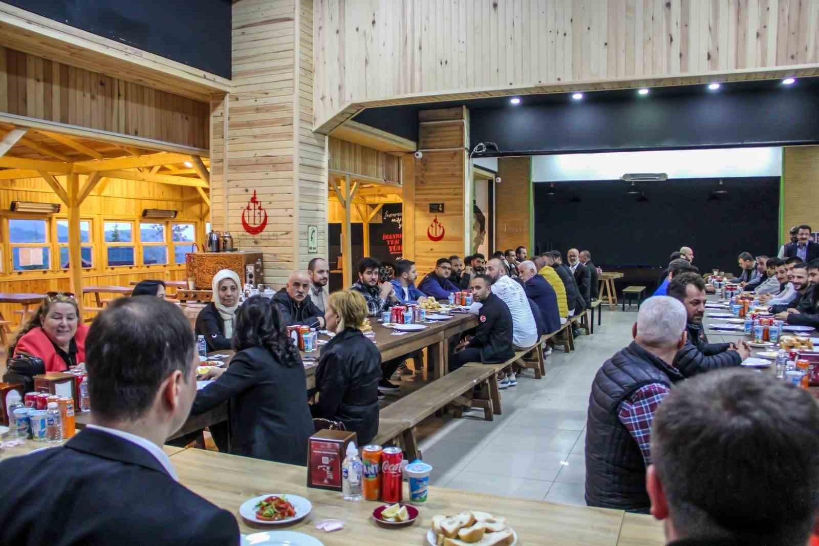 "Her gün 3 binin üzerinde kardeşimize ücretsiz yemek ikramı yapıyoruz"