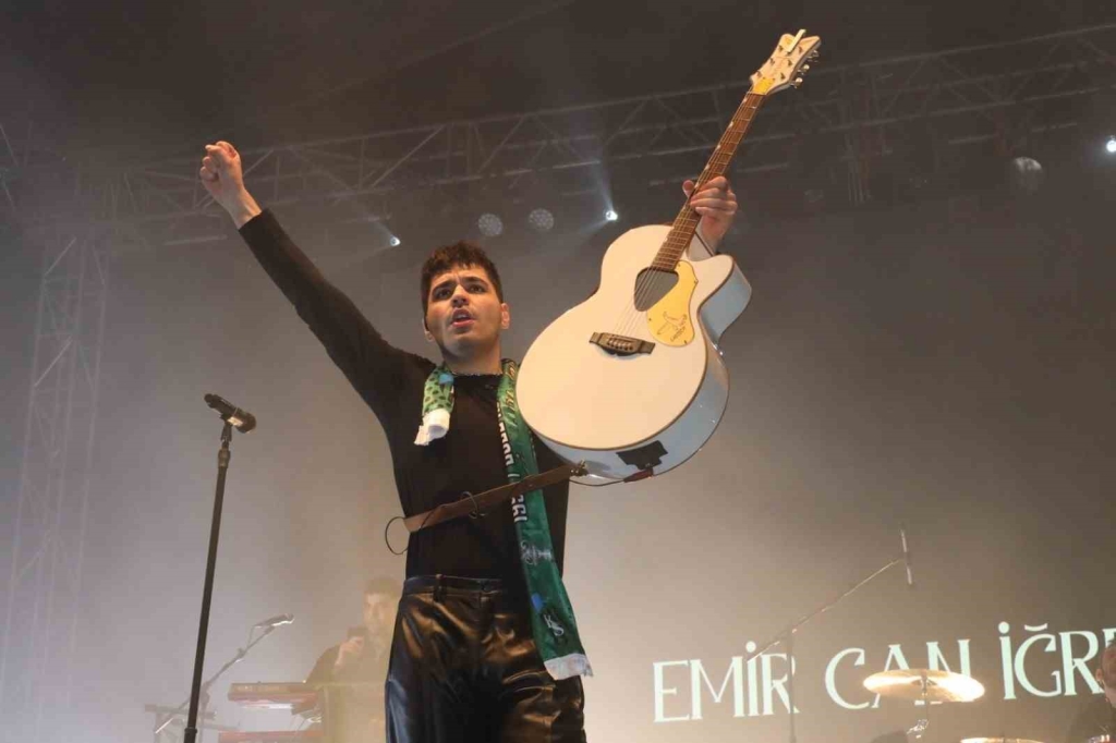 Kadın Festivali ’nde Emir Can İğrek rüzgarı