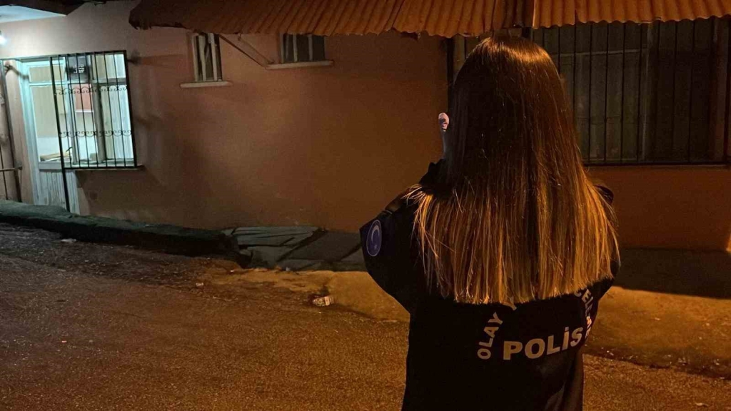 Komşularının haber alamadığı yaşlı kadın evinde ölü bulundu