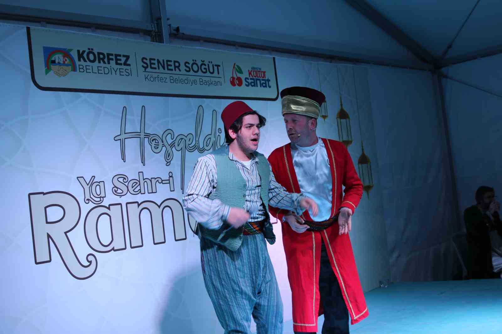 Körfez ’de çocuklar Kavuklu ve Pişekar ile eğlendi