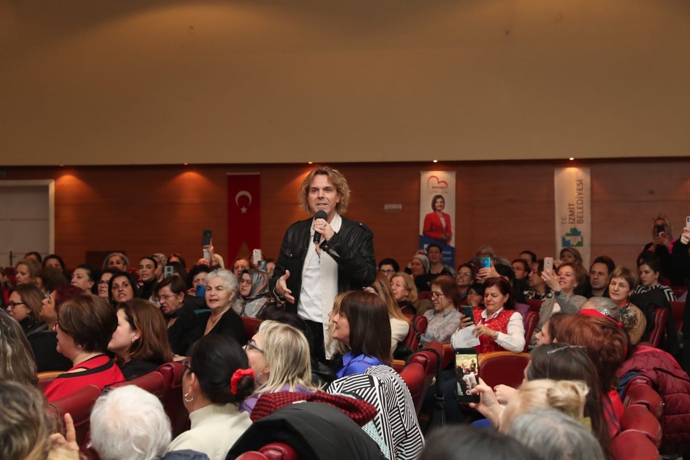 Soner Arıca, 1000 Kadın Korosu için İzmit ’te