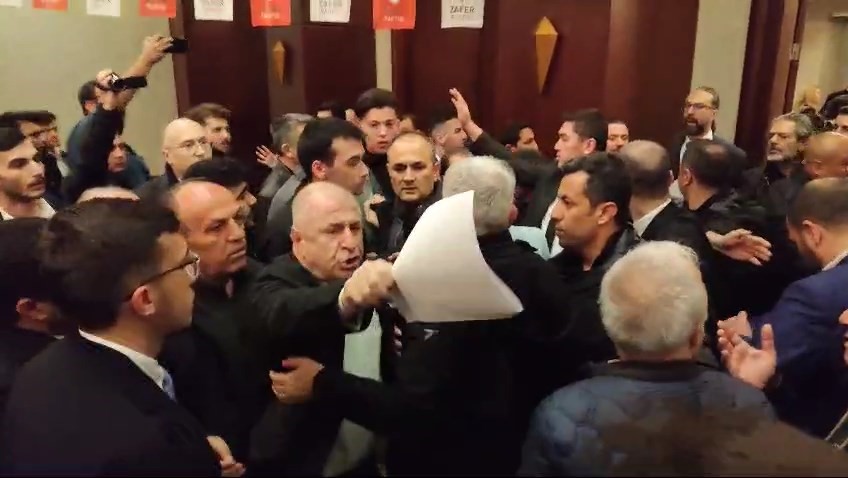 Ümit Özdağ ’dan tekme ve yumrukla birbirine giren partililere: 