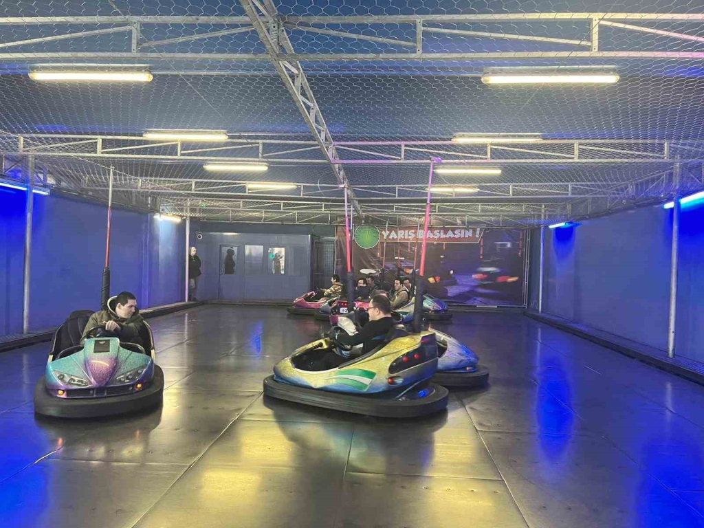 Yaşama Destek Evi ’nin özel çocukları lunaparkta doyasıya eğlendi