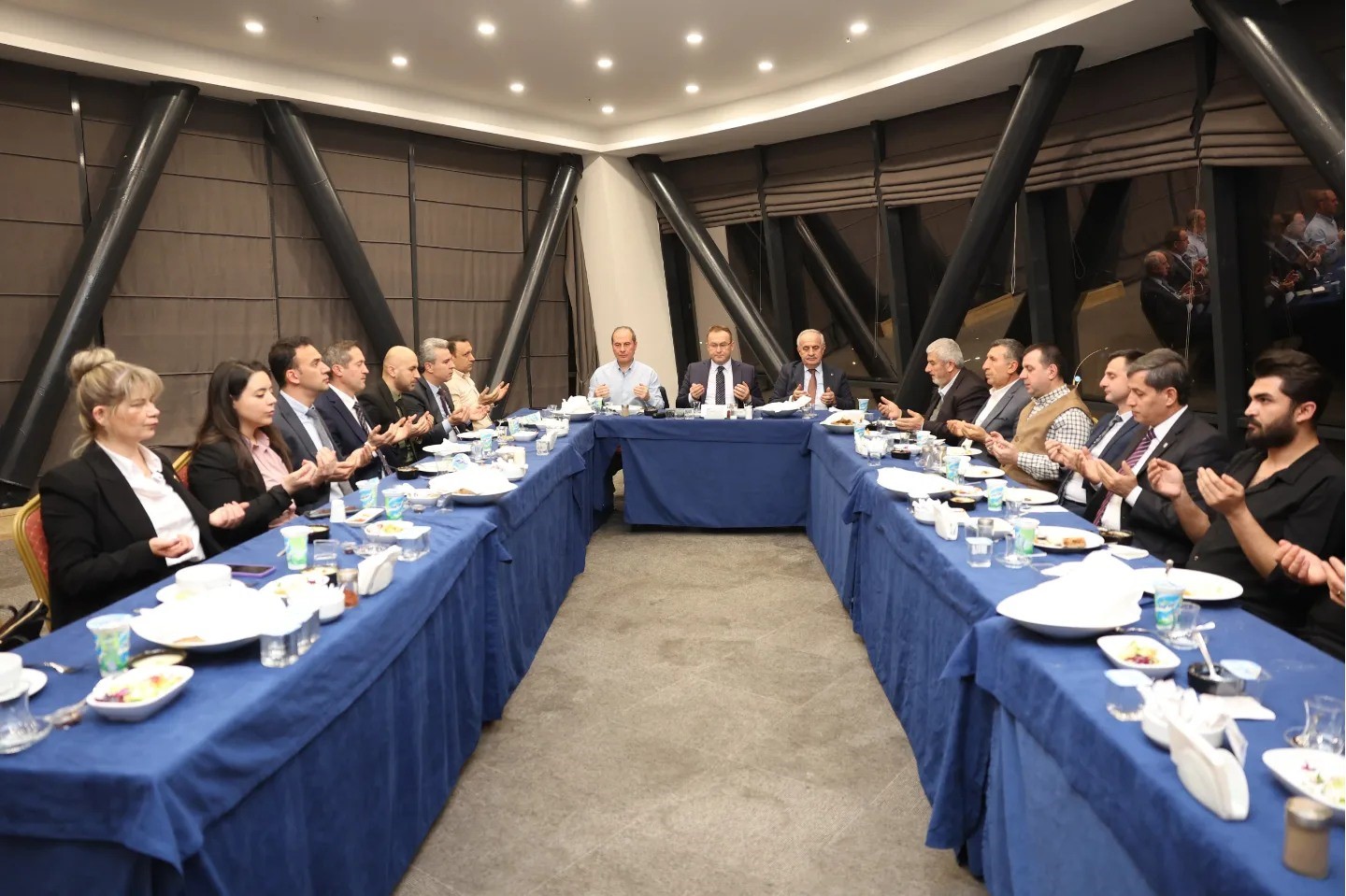 Zeki Aygün ’e veda iftarı