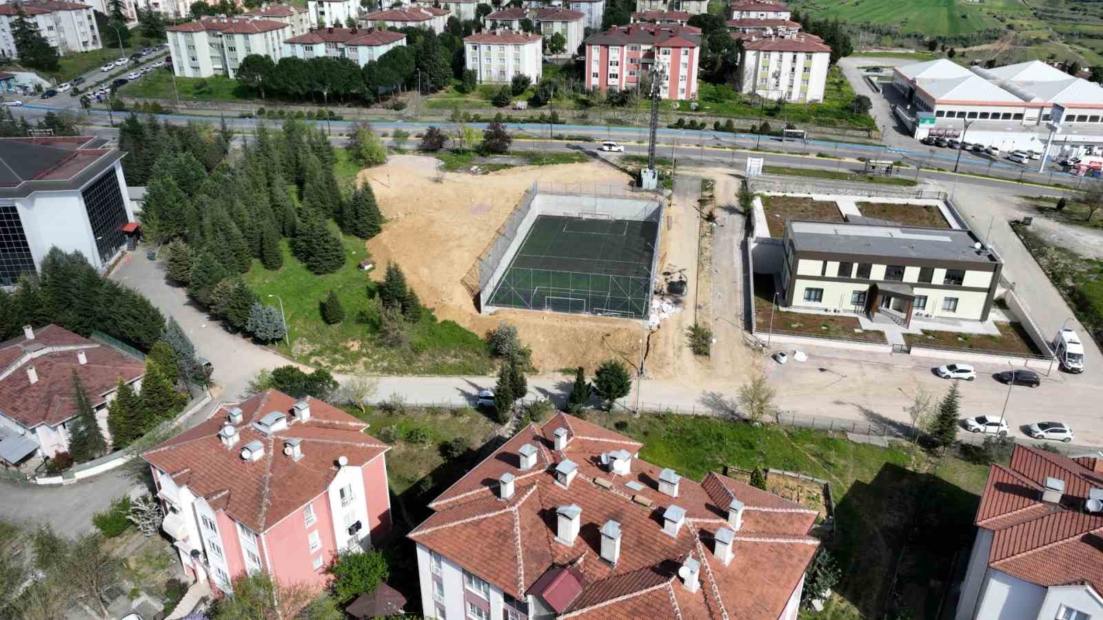 Ayazma ’da çocuklar için yeni saha inşa ediliyor