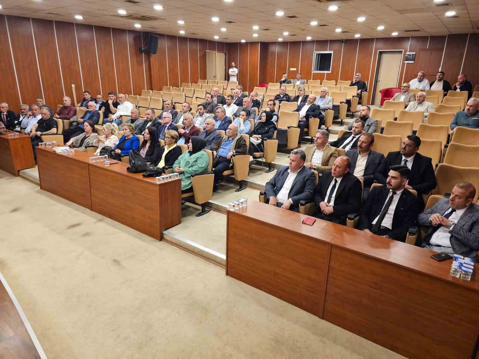 Başkan Sezer, mazbatalarını alan muhtarlara başarılar diledi