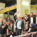Bursaspor Taraftarından Başkan Bozbeye Sevgi̇ Seli̇