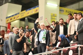 Bursaspor Taraftarından Başkan Bozbeye Sevgi̇ Seli̇