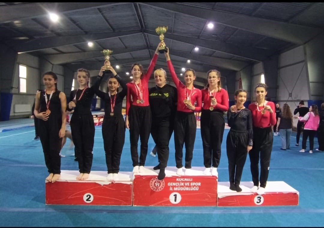 Çayırova ’nın yıldız sporcularından 11 madalya, 2 kupa